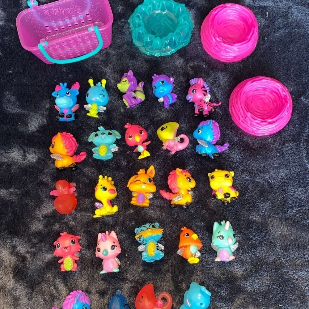 Shopkins lot of 24 And 4 accessories